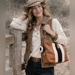Clever Carriage Tan Leather Hobo Bag Shearling Detail EarPod Case Cowboy Rodeo
